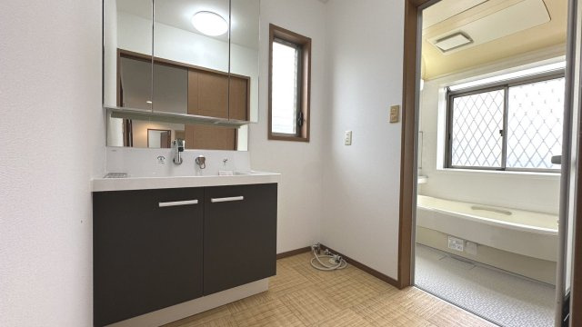 堺市美原区南余部西　中古戸建の独立洗面台