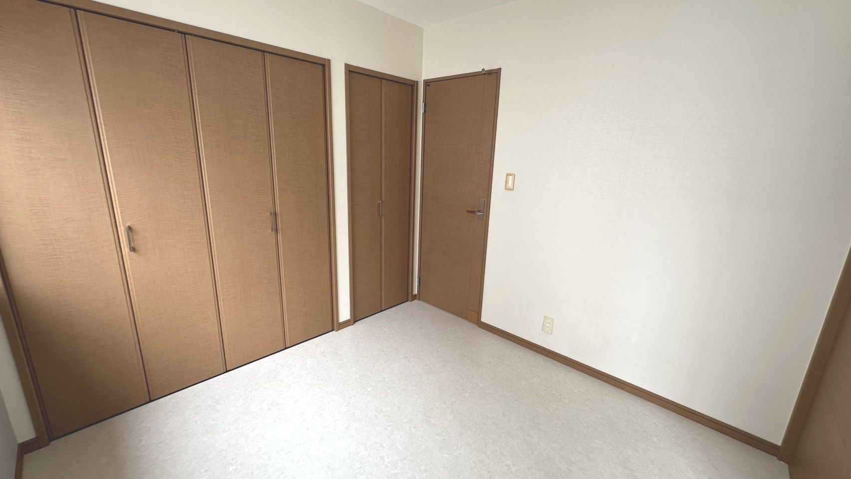 堺市美原区南余部西　中古戸建の洋室