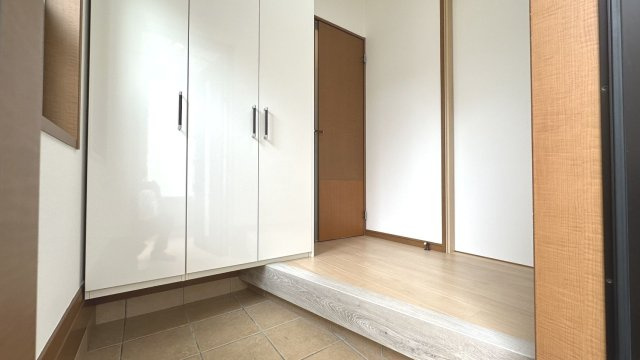 堺市美原区南余部西　中古戸建の玄関