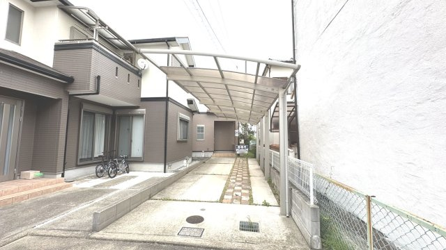 堺市美原区南余部西　中古戸建の駐車場