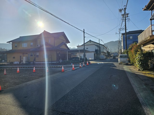 瑞浪市稲津町小里　分譲地の前面道路含む現地写真
