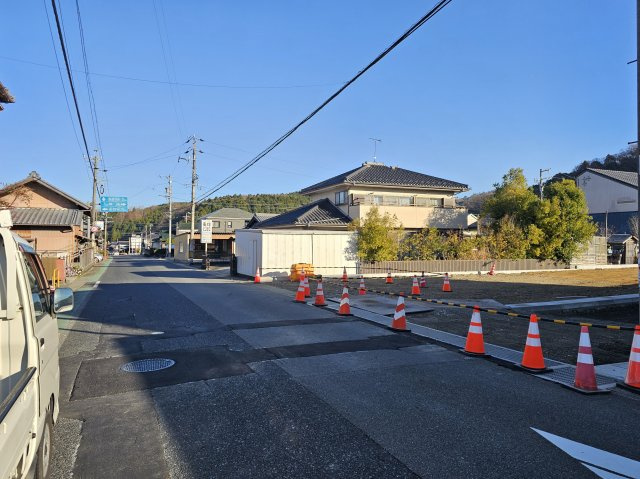 瑞浪市稲津町小里　分譲地の前面道路含む現地写真