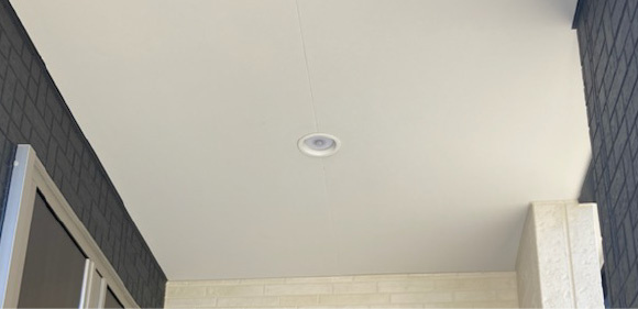 仲介手数料不要　リナージュ合志市須屋群窪24-1【西合志東小・西合志南中】の玄関|人感センサーライト
玄関灯はセンサーが人を感知して自動点灯します。