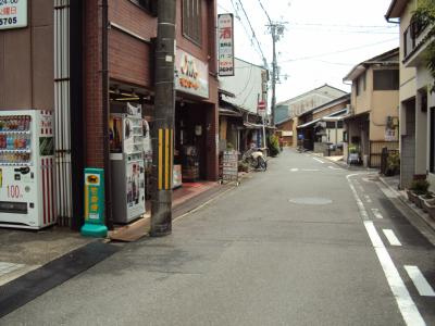 カーサ南野の周辺|前面道路