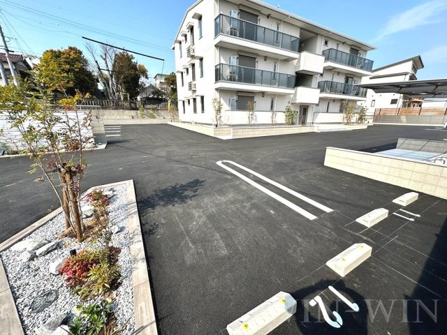 ヴィラ胡蝶の駐車場