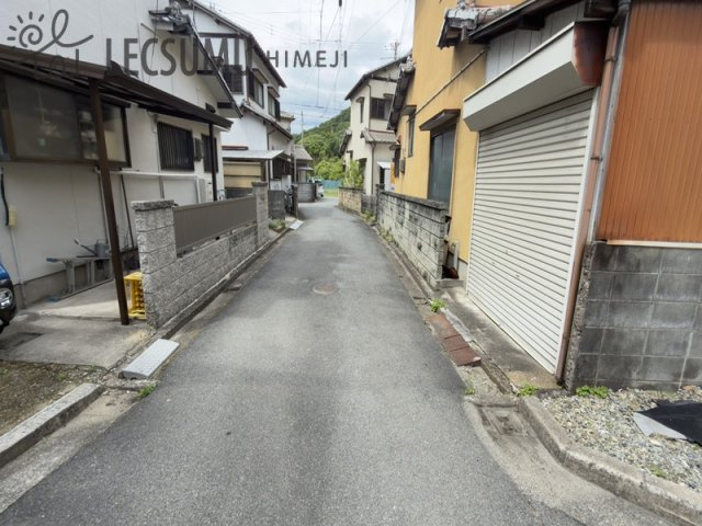 姫路市広畑区蒲田/中古戸建の前面道路含む現地写真