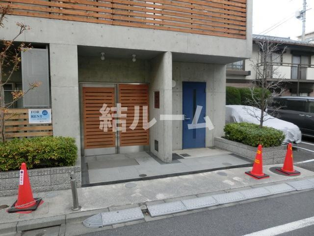 新宿区西早稲田３丁目の賃貸マンションのエントランス
