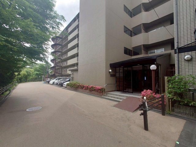 ◆２０２５年４月リノベーション済みの美室◆３方向角住戸につき陽当たり・通風・眺望良好◆藤和伏見コープの外観|外観