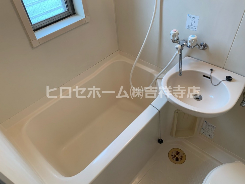 武蔵野市関前２丁目のアパートの浴室