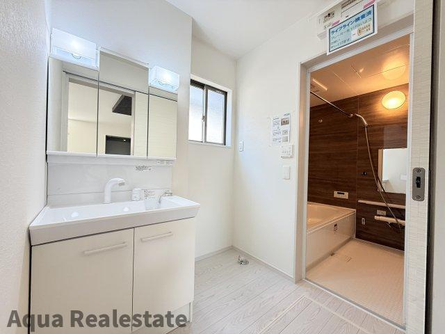 高松市東山崎町戸建の独立洗面台|独立洗面化粧台が付いています