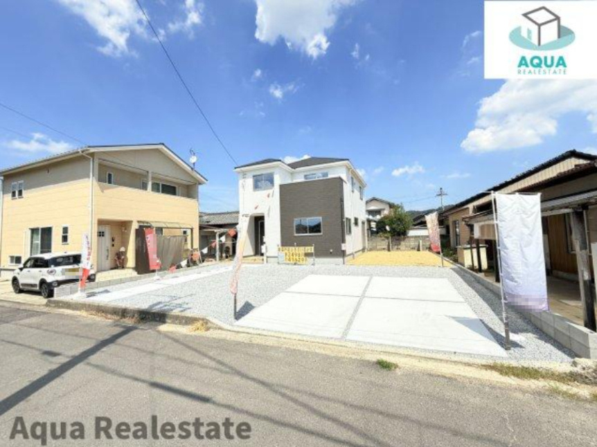 高松市東山崎町戸建の前面道路含む現地写真|おしゃれな外観です