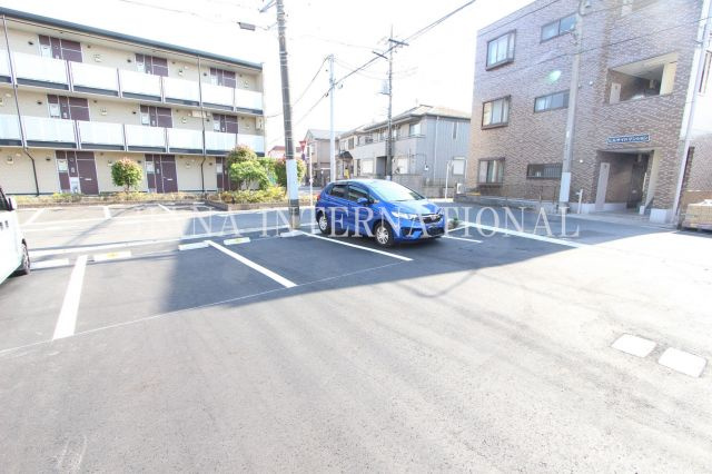 リブリ・ラベンダーの駐車場