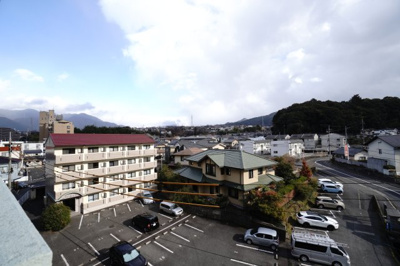 【展望】 | 【上質リノベ】パークヒルズ高陽 | 【四季を感じる】
四季の移ろい・爽やかな青空や風を感じられ
自然を愉しめるパノラマビュー。
毎日の暮らしに余裕を感じさせてくれる、
遮る物の無い開放的な眺望を是非、ご堪能ください。