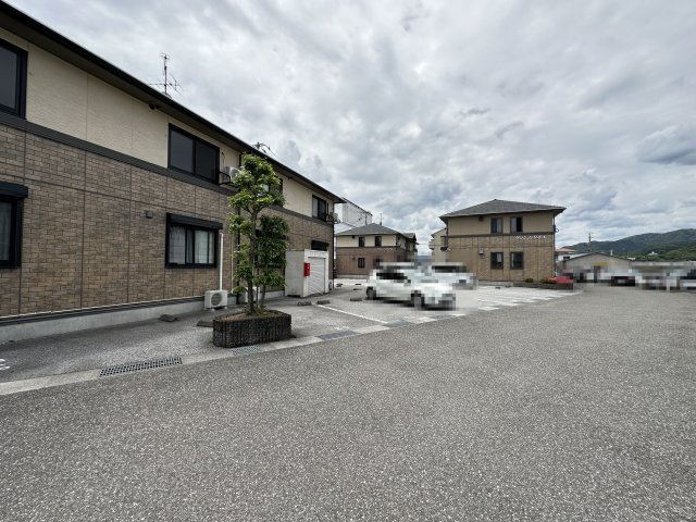 グランフェリオ C棟の駐車場