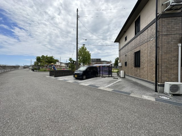 グランフェリオ C棟の駐車場