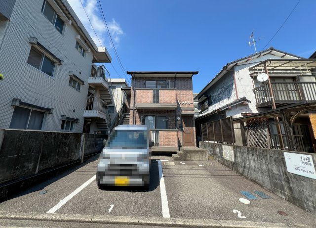 シャトレーの駐車場