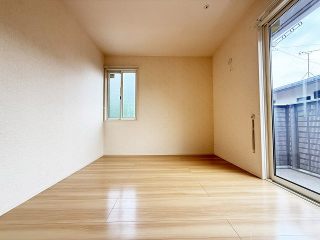 ルミウス万々の洋室