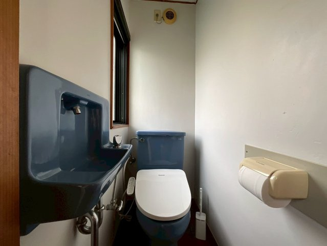 仲町3丁目住宅のトイレ|2カ所トイレ設置してあります。