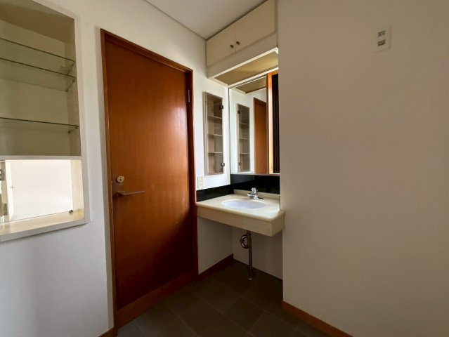 仲町3丁目住宅の洗面所|使いやすい洗面所です