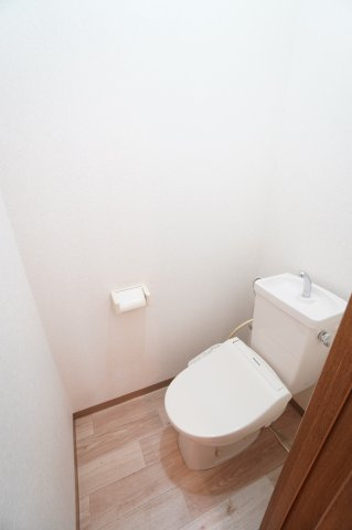 【トイレ】 | ツインエステートB | ウォシュレットにします。