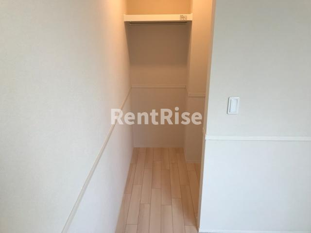 コンフォール門間Ａの収納|ウォークインクローゼット(イメージ)