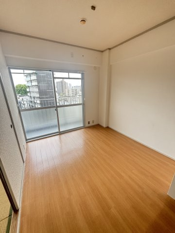 【寝室】