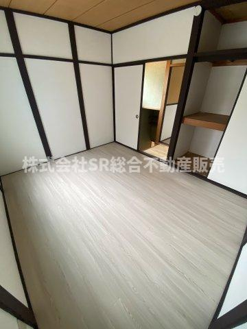 上四条町中古戸建の寝室|使い勝手のいい寝室です