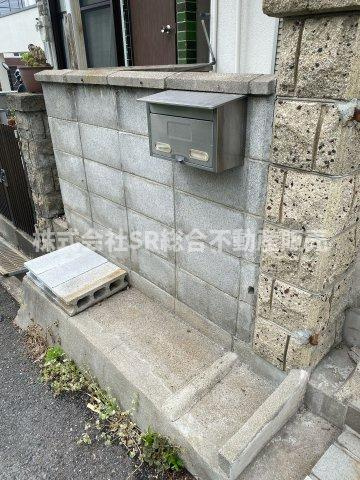 上四条町中古戸建のその他共用部分|植木鉢を置いたりできます