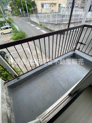 上四条町中古戸建のバルコニー|お洗濯にも便利なバルコニー付き