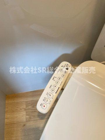 上四条町中古戸建のトイレ|温水洗浄便座があります