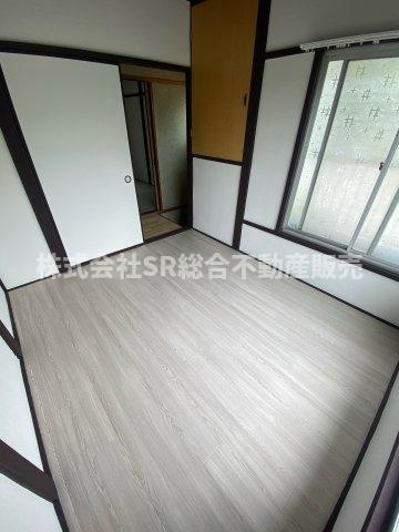 上四条町中古戸建の洋室|綺麗に内装済みです☆