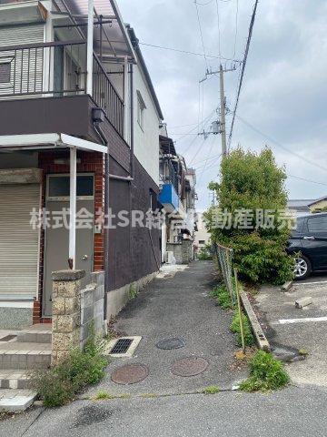 上四条町中古戸建の前面道路含む現地写真|前面道路含む現地写真です
