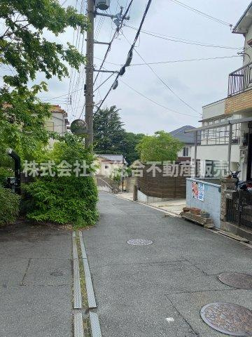 上四条町中古戸建の前面道路含む現地写真|前面道路含む現地写真です
