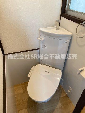 上四条町中古戸建のトイレ|清潔感のあるトイレです