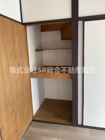 上四条町中古戸建の収納|全居室に収納がございます