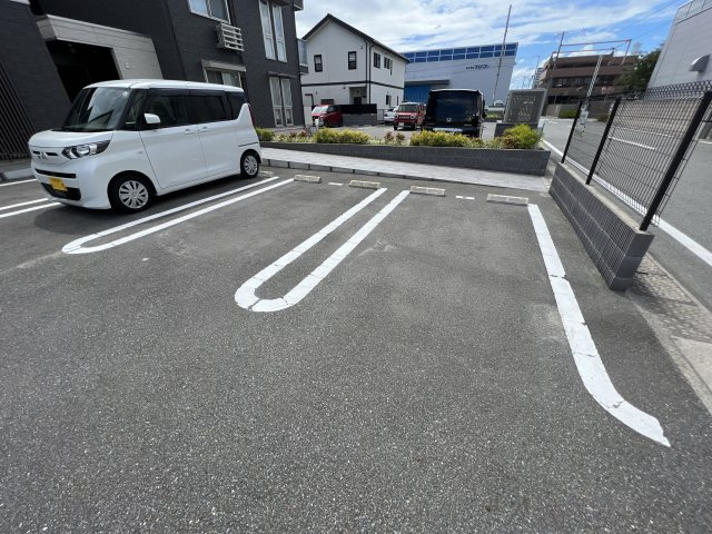 ヴィラ ルーチェの駐車場