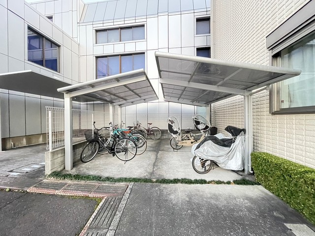 ドムス五本木のその他|★屋根付き駐輪場★