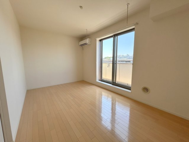 ドムス五本木の居間・リビング|★明るいフローリングのお部屋です★
