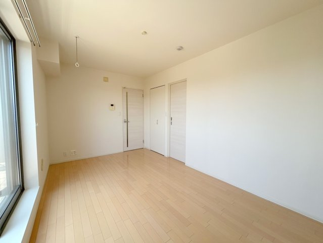 ドムス五本木の寝室|★明るいフローリングのお部屋です★