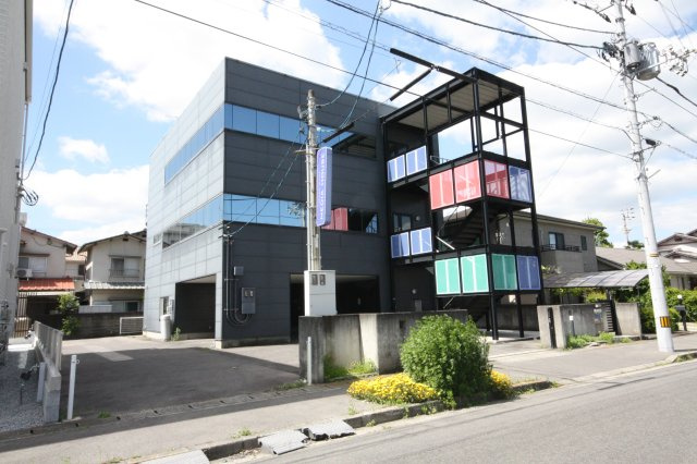 新北町事務所の外観