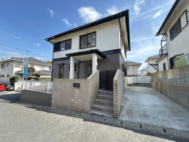 【外観】 | 太宰府市青山３丁目　戸建て | 前面道路は6m以上あるのでバックでの駐車もしやすいです