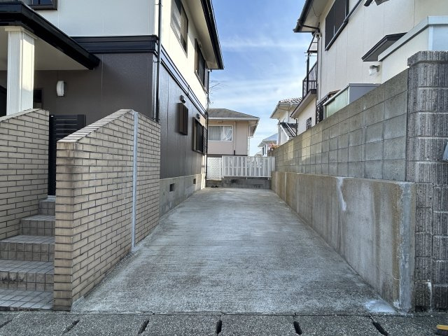 【駐車場】 | 太宰府市青山３丁目　戸建て | 縦列で2台分の駐車スペースがあります