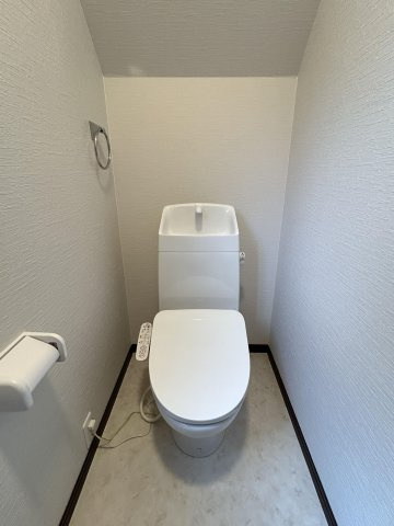 【トイレ】 | 太宰府市青山３丁目　戸建て | 冬は便座も温水も温かく快適なシャワー付トイレです