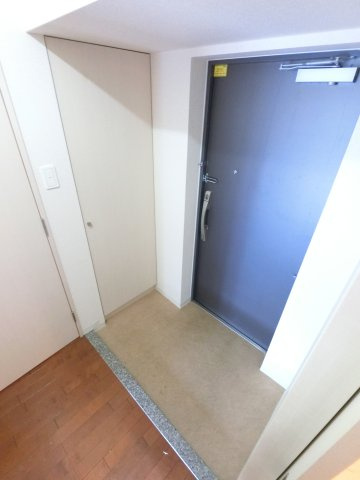 プレアデス津田沼の玄関