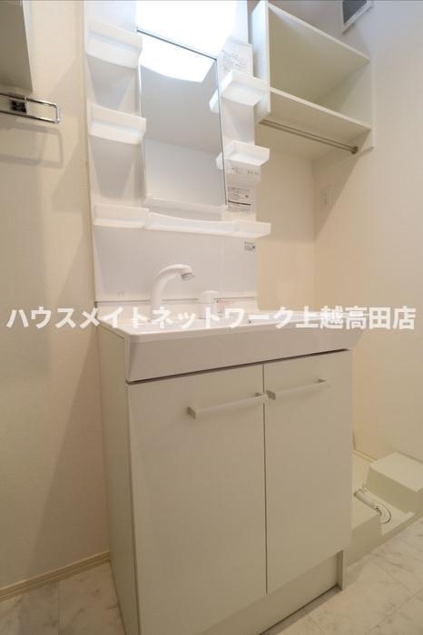 Higashishiro Park Houseの洗面所|洗髪洗面化粧台