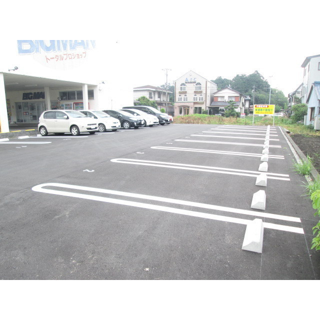 北一色８丁目林駐車場