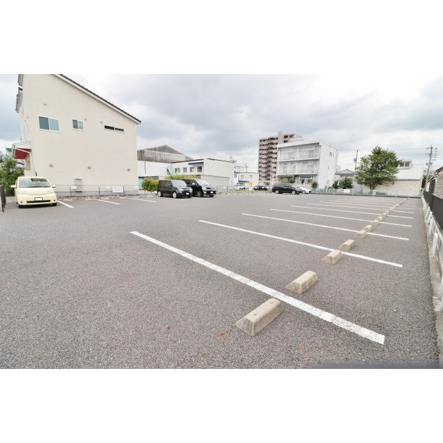 茜部菱野２丁目駐車場