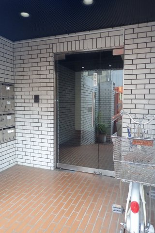 パレ・クレール白山のエントランス