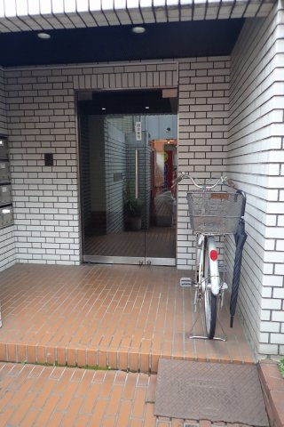 パレ・クレール白山のエントランス