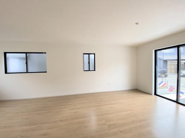【居間・リビング】 | 西区玉津町今津　2期1号棟中古戸建　築後未入居